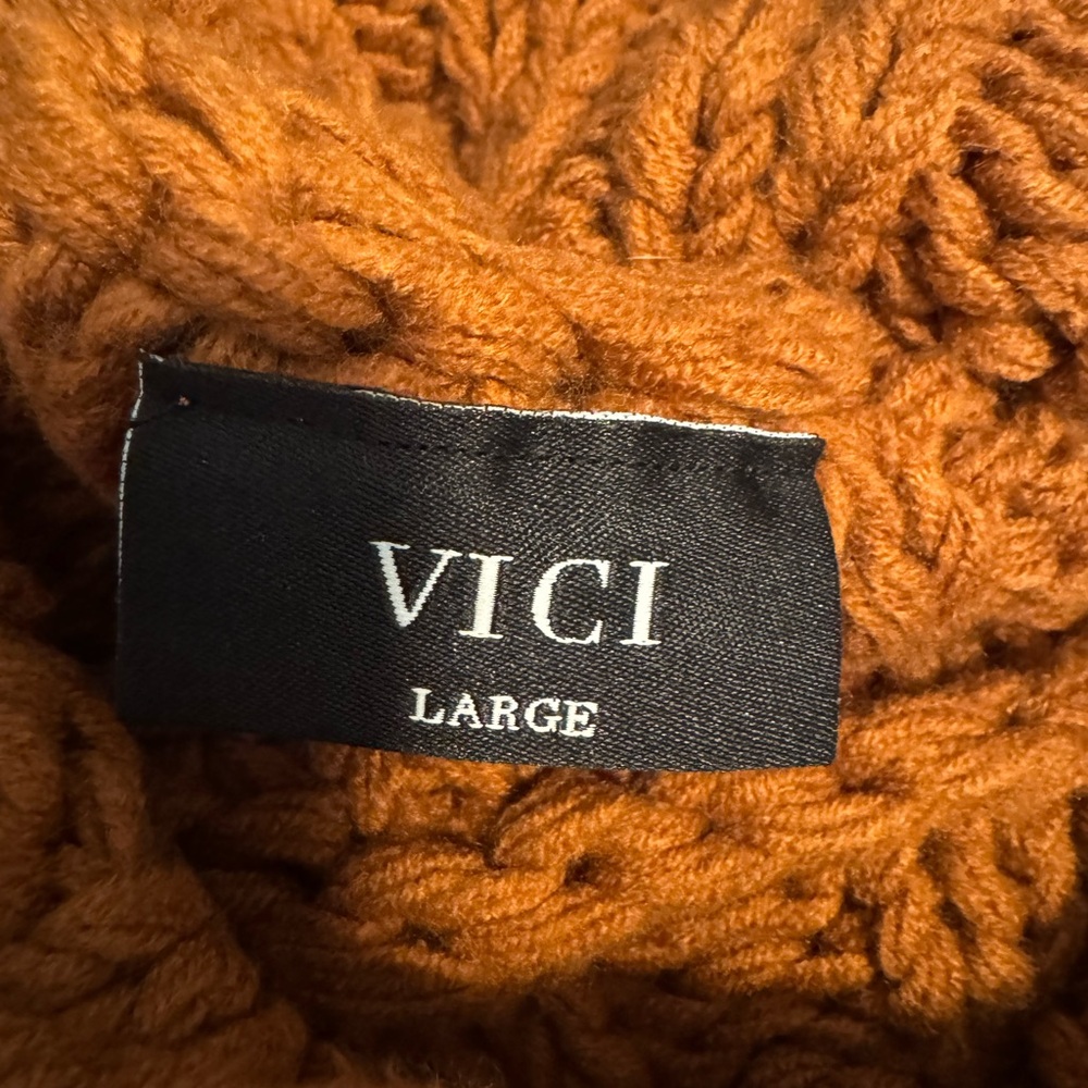 🍂 VICI Skylar Rose Cable Knit Cropped Turtleneck Sweater Size Large Cozy Caramel - Picture 8 of 8
